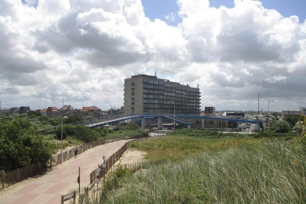 Appartement Residentie Astrid Met Private Parking Bredene Exterior photo