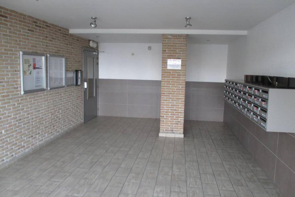 Appartement Residentie Astrid Met Private Parking Bredene Exterior photo
